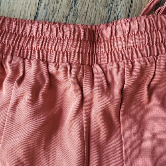 Cuffed Drawstring Shorts - Picture 6 of 7